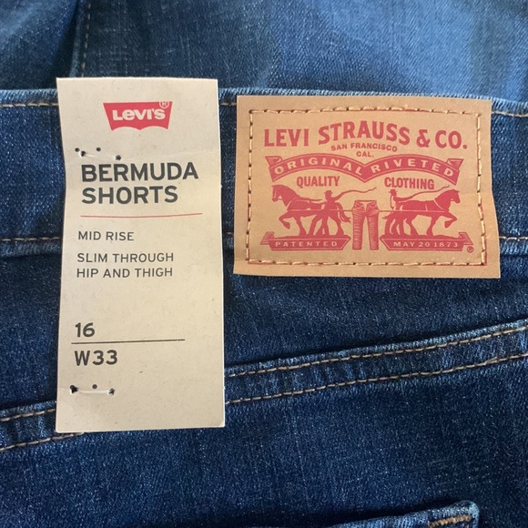 WOMANS Levi’s Bermuda Shorts - Picture 10 of 10